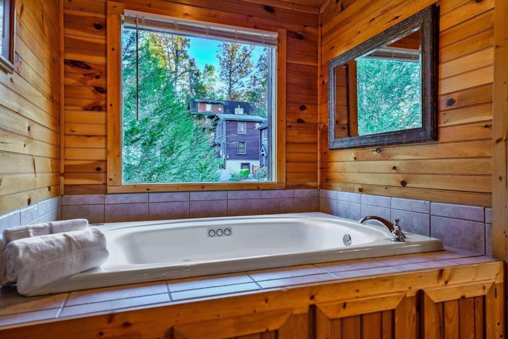 Stunning Mountain Cabin W Hot Tub Gatlinburg Zewnętrze zdjęcie